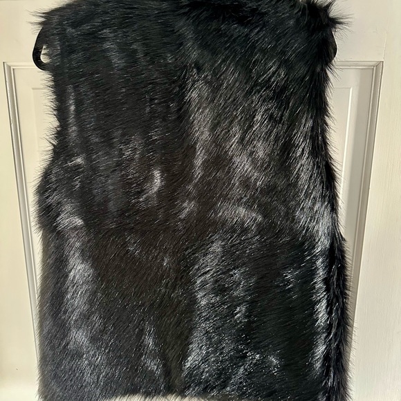 St John faux fur vest - Picture 5 of 7